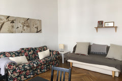 Schöne Altbauwohnung direkt bei der U-6 Station, Strassenbahn und Citybike-Stati Vienna, Austria Helle Altbauwohnung 54m²- Bright 2 Room Apartment Entire rental unit vacation rental 20432408