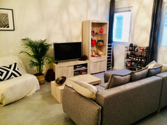 L'appartement de 45m2 se trouve à 15 secondes de la station de métro "sans souci Lyon, France Appartement cosy au pied du métro Entire rental unit vacation rental 30121974