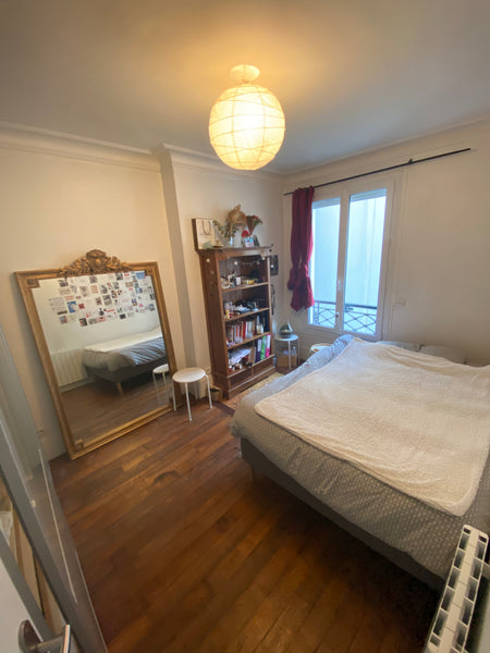 Bonjour & bienvenue à Paris ☀️<br /><br />Je sous-loue ma chambre dans une charm Paris, France Jolie chambre privée Canal St Martin/Villette Private room in rental unit vacation rental 29619723