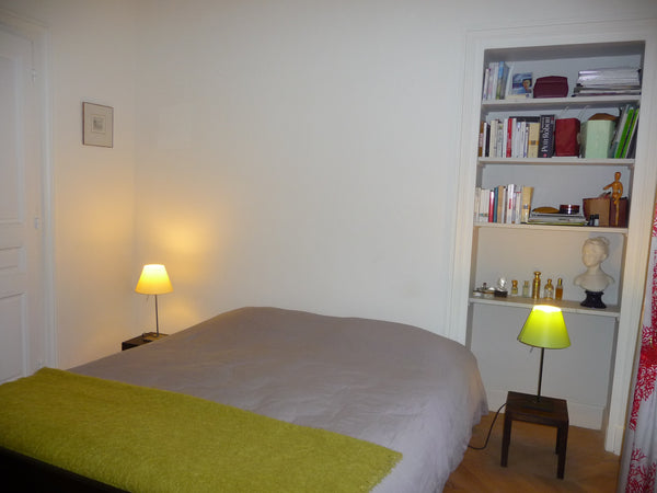 Une chambre calme située à Saint-Germain-des-prés à deux pas du magnifique jardi Paris, France Chambre calme au cœur de St-Germain-des-prés. Private room in rental unit vacation rental 4911778