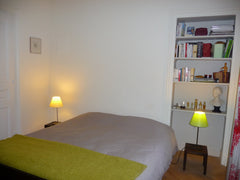 Une chambre calme située à Saint-Germain-des-prés à deux pas du magnifique jardi Paris, France Chambre calme au cœur de St-Germain-des-prés. Private room in rental unit vacation rental 4911778