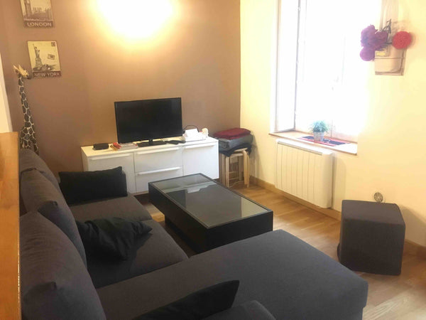 En plein coeur du quartier de la Croix-Rousse, venez découvrir ce logement de ca Lyon, France Joli appartement à la Croix-Rousse - 40m² Entire rental unit vacation rental 11705882
