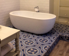 This rooms is situated on the first floor and has the original 4.4 m2 high ceili Ghent, Belgium 23 m2 room with fancy bath tub/shower, king size bed and street view Private room in bed and breakfast vacation rental 38658998