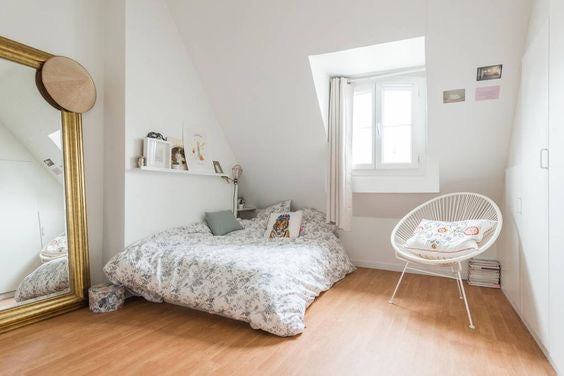 Charming room -14m2 in a flat -100m2 with 2 roommates<br />The flat is located r Paris, France Charming room in Pigalle/Montmartre Private room in rental unit vacation rental 7140820