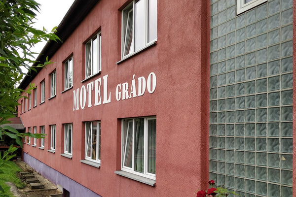K dispozici je vlastní pokoj, vlastní sprchový kout s umyvadlem, sdílené toalety Prague, Czechia Manželská s vlastním sprchovým koutem Room in hotel vacation rental 43992726