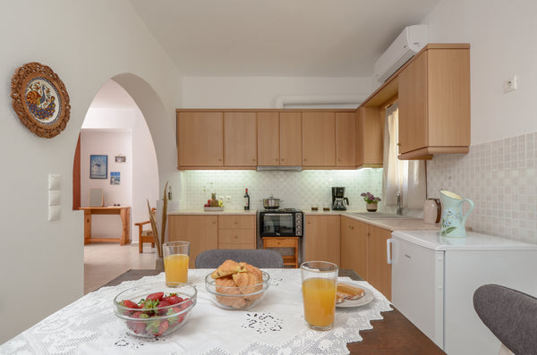Spacious semi-basement apartment for a group of friends or a family of 4 people, Naxos, Greece Orkos Naxian Wave 3 Entire rental unit vacation rental 24884103