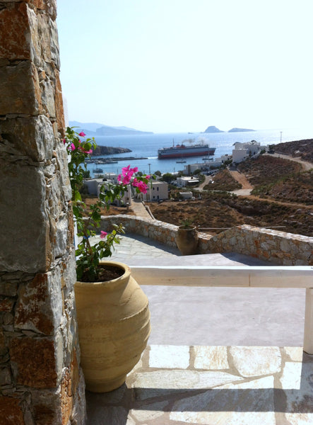 Set on two levels, Sirocos studio is perfect for slowing down, bonding with fami Athens, Greece Sirocos Cycladic home vacation rental 18335888