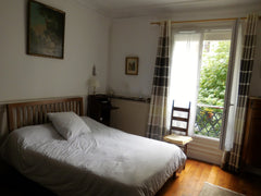 Mon logement est proche du Square des Batignolles, du métro Brochant ou Rome. Mo  Chambre spacieuse dans appartement à partager Private room in rental unit vacation rental 13490171