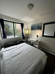 Located in the heart of Midtown, nestled near several major attractions, this co  Rental unit in New York · 1 bedroom · 1 bed · 1 shared bath Private room in rental unit vacation rental 968909763063437946