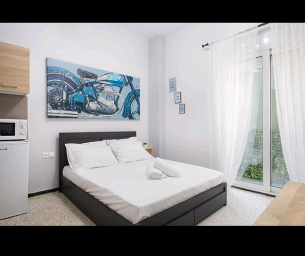 Perigrafi<br />The studio is at the 1 floor and it's 18 square meters. Inside th Athens, Greece Relaxing small studio near to Acropolis 5 Entire rental unit vacation rental 37168584