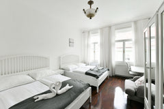 - 2v1 apartment - 179m2!<br />- 200 METRŮ PĚŠKY OD VÁCLAVSKÉHO NÁMĚSTÍ <br />- R Prague, Czechia COMFORT❤CENTRAL APARTMENT, 4BDRM, 2 BTHRM, 2 KITCH Entire rental unit vacation rental 623014765842967218