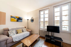 Directly on the Place des Céléstins, in the heart of a very beautiful bourgeois  Lyon, France Place des Céléstins 6th floor quiet and renovated Entire rental unit vacation rental 33507560