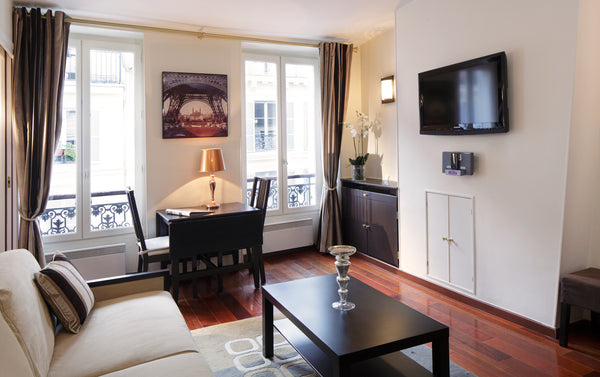 Prestigious apartment, totally renovated, with A/C, located in the heart of HIST  STUNNING 1BR APARTMENT A/C - HEART MARAIS Entire rental unit vacation rental 15444834