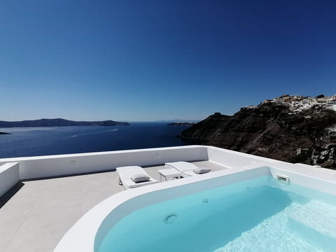 A unique establisment at the top of the cliff in Fira, Santorini's capital. A ma Greece Premium Split Level suite with private Plunge Pool Entire home/apt vacation rental 46366588