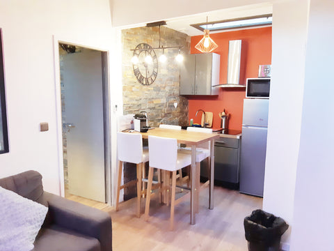 APPARTEMENT DE CHARME DE 40 m2 PROCHE DU PONT LAFAYETTE POUR 4 PERSONNES<br /><b Marly-le-Roi, France APPARTEMENT DE CHARME LYON  6 -  PONT LAFAYETTE Entire rental unit vacation rental 32371055