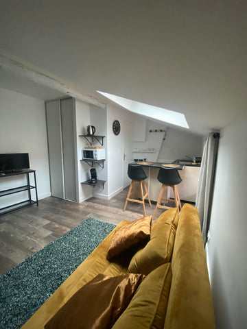 <b>License number</b><br />6938613467396 Lyon, France Studio cocooning et refait à neuf . Lyon 6. Entire rental unit vacation rental 764521276401100149