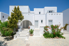 Orkos Beach Hotel<br />Χτισμένο σαν Κυκλαδίτικο χωριό και προσφέροντας μοναδική  Mikri Vigla, Greece Orkos Beach Hotel Room in bed and breakfast vacation rental 17096384