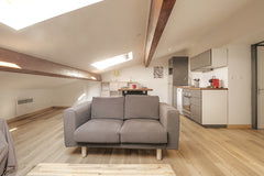 This beautiful 57 sqm apartment under the roofs is located near the city center, Lyon, France Welcoming apartment - Near downtown Entire rental unit vacation rental 50323043