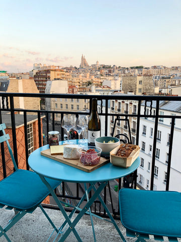 Bel appartement situé dans une rue calme, à 15min de Montmartre. <br />Au dernie Paris, France Appartement vue Montmartre avec terrasse Entire rental unit vacation rental 7315726