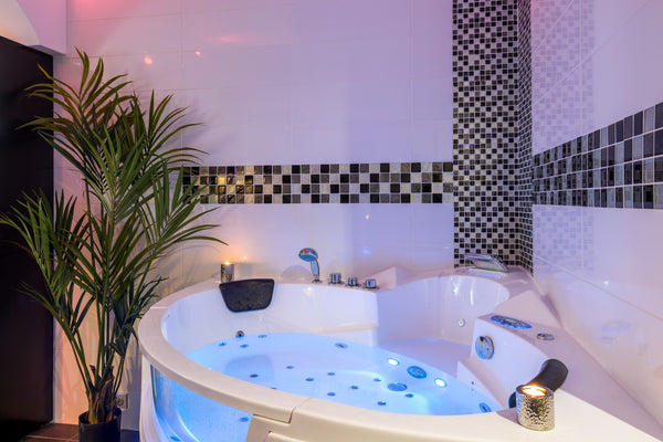 En plein cœur de lyon proche de la place Jean Macé venez vous détendre dans une  Villeurbanne, France Appart Spa romantique jacuzzi,sauna Entire rental unit vacation rental 10086442
