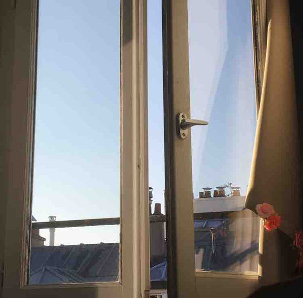 Appartement mignon, cosy et très lumineux, au dernier étage avec jolie vue sur l Paris, France Petit appartement cosy au cœur de Paris Entire rental unit vacation rental 29115812