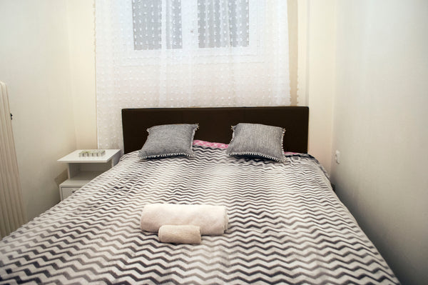 Small cosy room with new big bed. Akropolis in 5 minutes walk.You share bathroom Peiraiá, Attiki, Greece Quiet room under Akropolis Private room in rental unit vacation rental 21752881