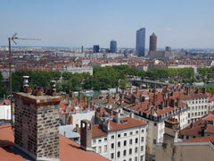 Dans un immeuble canut, notre appartement de 100m2 récemment rénové vous permett Lyon, France Croix-Rousse: vue et calme (+parking) Entire rental unit vacation rental 27076083