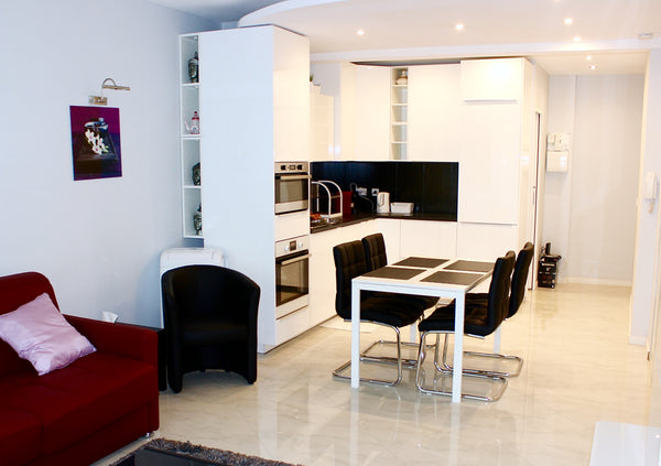 Family apartment , 5 guests,  55 meters square, One bedroom,2 bathrooms and 2 to Paris, France Charming family Flat CHAMPS ELYSEE Entire rental unit vacation rental 8448023