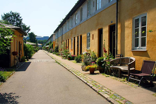 Denne lille toværelses lejlighed ligger i stuen med udgang til egen lille forhav Copenhagen, Denmark Lejlighed med have i skønne Brumleby Entire rental unit vacation rental 19395317