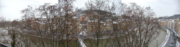 Au 5ème étage d'un immeuble ancien (1848) avec ascenseur, plein de charme, en bo Lyon, France Chambre dans appart d'artiste sur bords de Saone Private room in bed and breakfast vacation rental 38789035