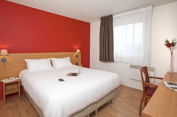 La résidence hôtelière Séjours & Affaires de l'Yser est située au cœur de la vil Paris, France Studio cosy au coeur de la ville de Bordeaux Room in aparthotel vacation rental 50298552