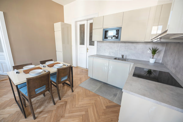 150 meters away from Letna Park. A 82m² suite with 2 separate bedrooms. The firs  Deluxe 2 bedroom apartment 82m2. Netflix TV Entire rental unit vacation rental 38616413