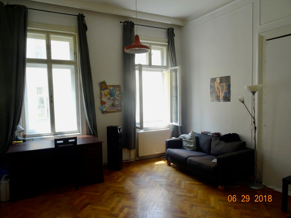 Hey, <br />ich biete mein eigenes Zimmer innerhalb einer 2er WG an.  Die Wohnung Berlin, Germany Bright and spacious room, near city center Private room in rental unit vacation rental 26443776