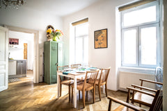 Die zentrale sehr ruhig in einem Hinterhof gelegene Altbauwohnung, ist ein klein Vienna, Austria Cozy Jewel Entire rental unit vacation rental 21732041