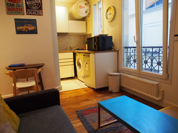 Near Place de Clichy, in the impasse Cour St Pierre, a nice little apartment on  Paris, France Cosy apartment Cour St Pierre 25m2 Entire rental unit vacation rental 7272119