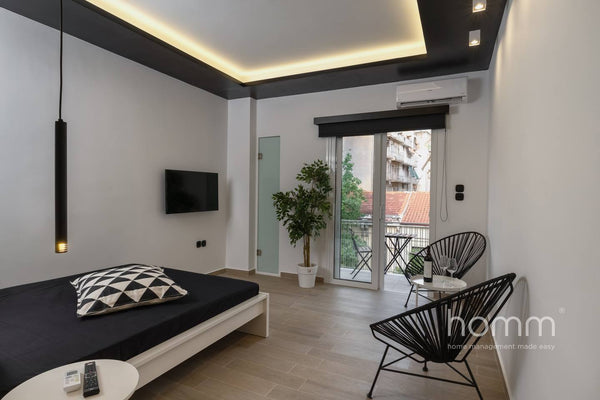 Renovated studio with Acropolis view, 5 mins walking distance from Victoria stat Athens, Greece 34sqm Minimal Apartment with Acropolis view Entire rental unit vacation rental 41362941