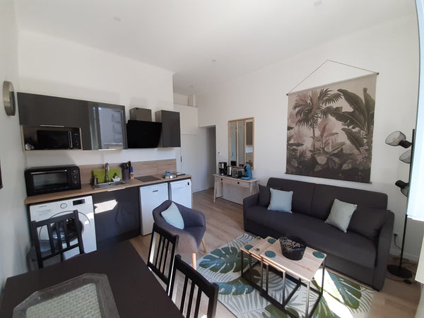 Vous aurez un charmant duplex entièrement rénové, meublé et décoré à neuf, avec  Lyon, France ⭐Duplex neuf, calme & climatisé  ❄ - WIFI ⭐ Entire rental unit vacation rental 42200447