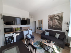 Vous aurez un charmant duplex entièrement rénové, meublé et décoré à neuf, avec  Lyon, France ⭐Duplex neuf, calme & climatisé  ❄ - WIFI ⭐ Entire rental unit vacation rental 42200447
