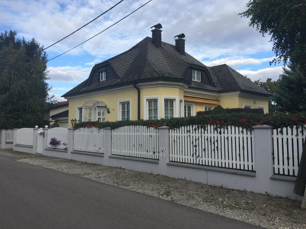 Beautiful big house with a huge garden. The neighborhood ist quiet and located a  Haus in ruhiger Lage am Rande von Wien Entire home vacation rental 609966060838806362