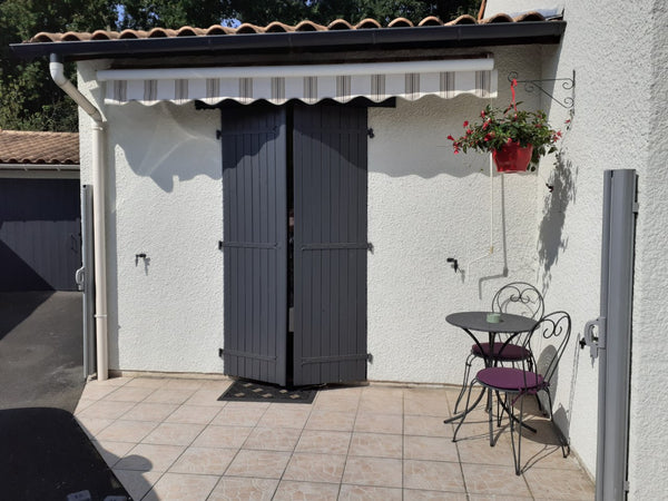 Studio indépendant entre Bordeaux, l'océan et le médoc.<br />Situé à 8 min de l'  Studio indépendant entre l'océan Bordeaux et Médoc Tiny home vacation rental 38055851