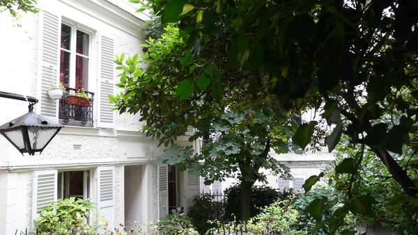 Small doll's house at the foot of the Sacré Coeur in a quiet court. Take advanta Paris, France House with garden in Montmartre! Entire home vacation rental 2952986