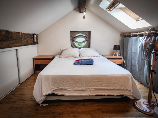 This is your home !<br />Located on the docks of the Saône, this charming house  Lyon, France ☆ Chambre Cosy - Quais de Saône - BBQ plancha ☆ Private room in townhouse vacation rental 51616465