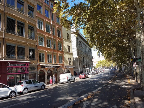 Le logement est situé en plein cœur du Vieux Lyon. Il est situé entre la place d Bron, France Studio Vieux Lyon, calme, près lieux touristiques. Entire rental unit vacation rental 24276314