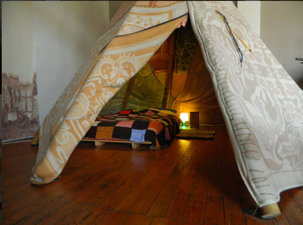 IDEAL BASE SEASON EXPLORATION! *** We are 2 housemates (Jennifer, baby Quentin)  Brussels, Belgium WAW COZY TIPI in our Art Loft! Private room in loft vacation rental 3479010