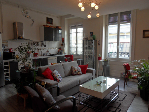 Appartement confortable Place St Louis, au calme à 5 min à pied de Saxe Gambetta Lyon, France La Madeleine Entire rental unit vacation rental 11234156