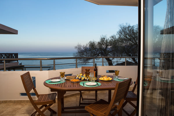 Relax and enjoy the sun and the sea from your balcony!!<br />The apartment Aroma Athens, Greece Aroma of the Sea Entire rental unit vacation rental 570210566682535438