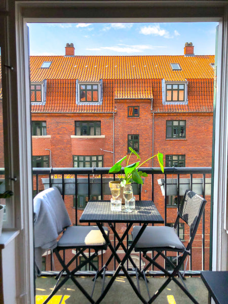 Bright, sunlit, hip, authentic and super cosy apartment, perfect for the couple, Copenhagen, Denmark Sunlit, hip & central apt right by the metro Entire rental unit vacation rental 31206184