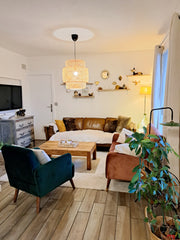 Une chambre privée confortable (lit de 160x200) avec salle de douche privative,  Lyon, France Très bel appartement, petit déjeuner fait maison. Private room in rental unit vacation rental 24435926