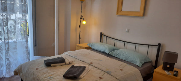 Mieszkanie znajduje się w centrum Aten blisko st metra  Larisas.  Posiada 2 poko Athens, Greece Prousis Entire rental unit vacation rental 599716092476221135