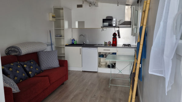 Nous vous accueillons avec grand plaisir dans notre studio privatif, indépendant Bordeaux, France studio de 19 m2 au bord d’une piscine Private room in vacation home vacation rental 51838259